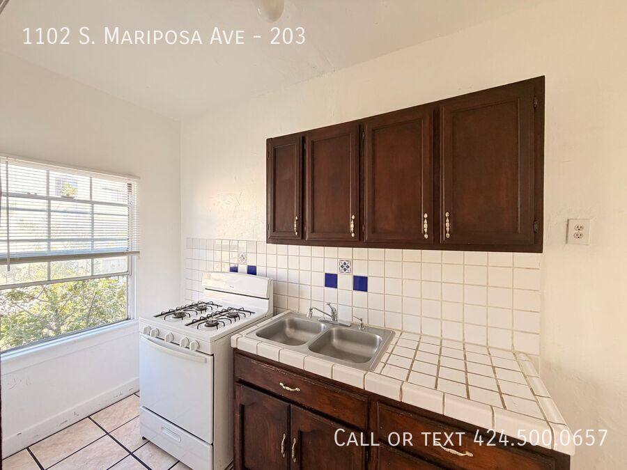 Apartment for rent at 1102 S Mariposa Ave #203, Los Angeles, CA 90006