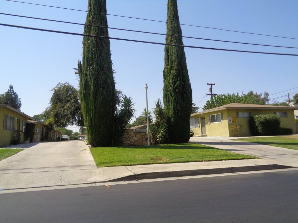 Apartment for rent at 125 Real Rd Units A-N, Bakersfield, CA 93309