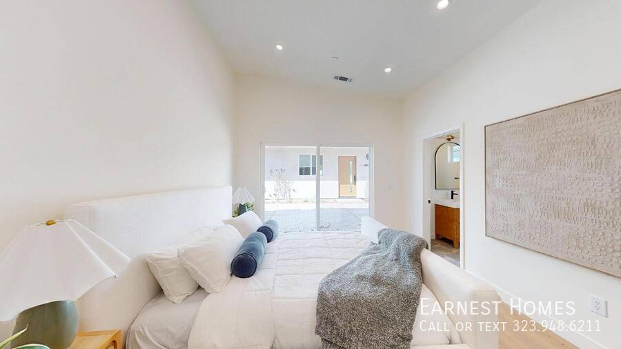 House for rent at 6441 Satsuma Ave #1, North Hollywood, CA 91606