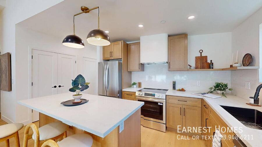 House for rent at 6441 Satsuma Ave #1, North Hollywood, CA 91606