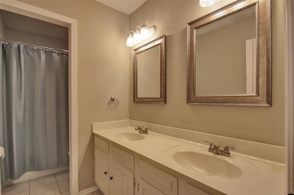 Townhouse for rent at 2933 Country Place Circle, Carrollton, TX 75006