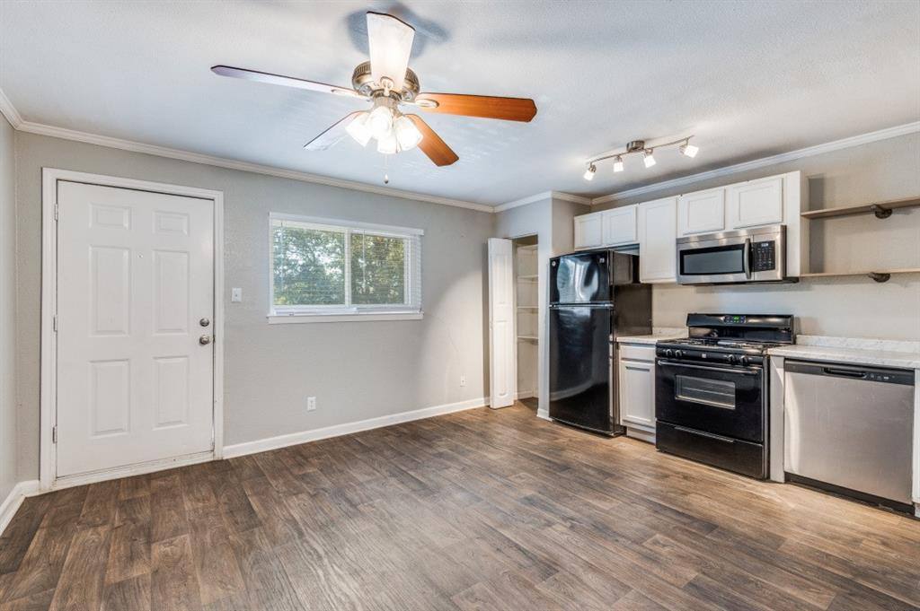 Apartment for rent at 1505 W Lovers Lane #3, Arlington, TX 76013