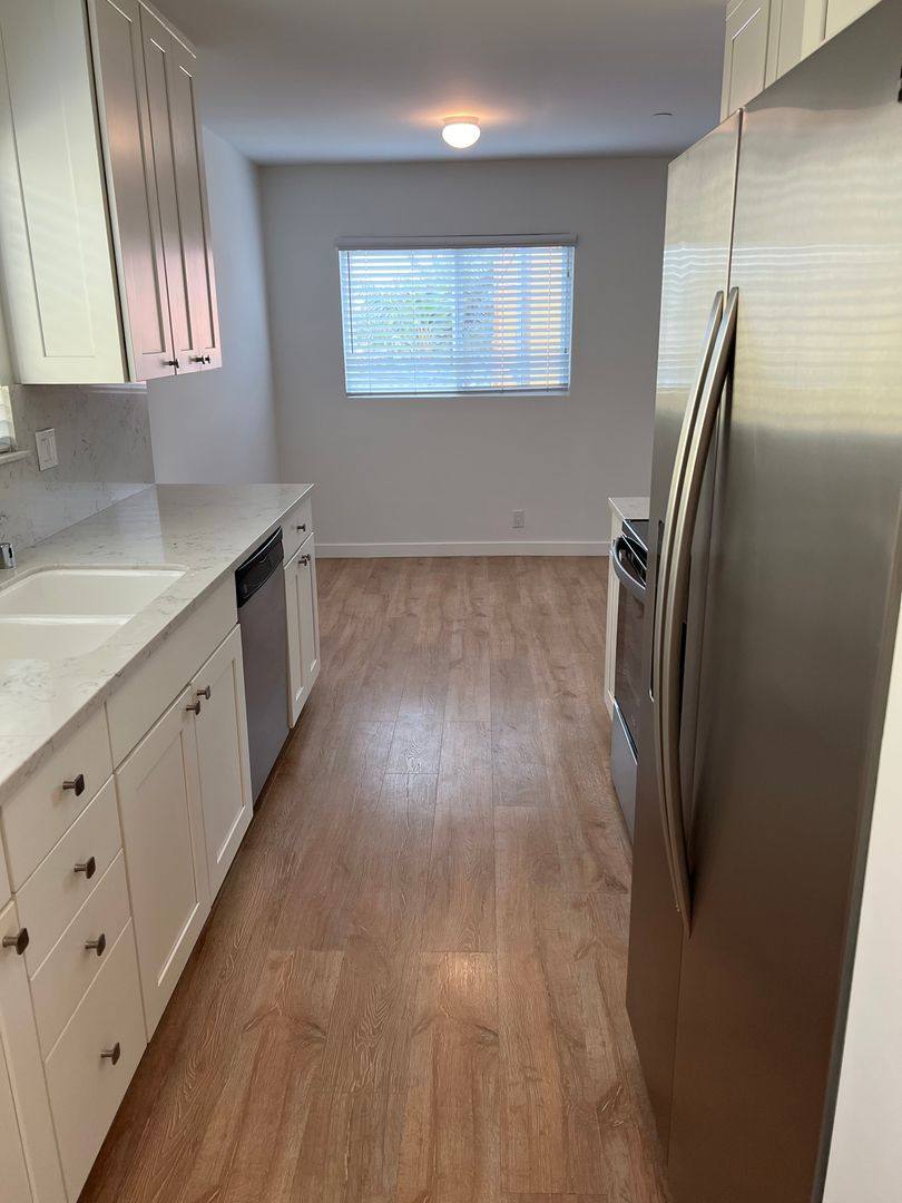 Apartment for rent at 2508 Pacific Ave, Venice, CA 90291