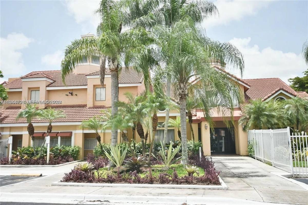 Apartment for rent at 15581 SW 104th Terrace #222, Miami, FL 33196