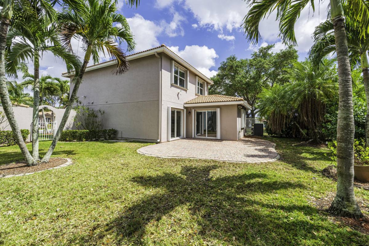 Apartment for rent at 3464 Commodore Court, West Palm Beach, FL 33411