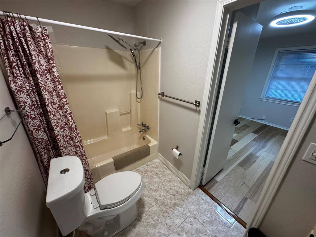 Apartment for rent at 1112 Kings Highway, Dallas, TX 75208