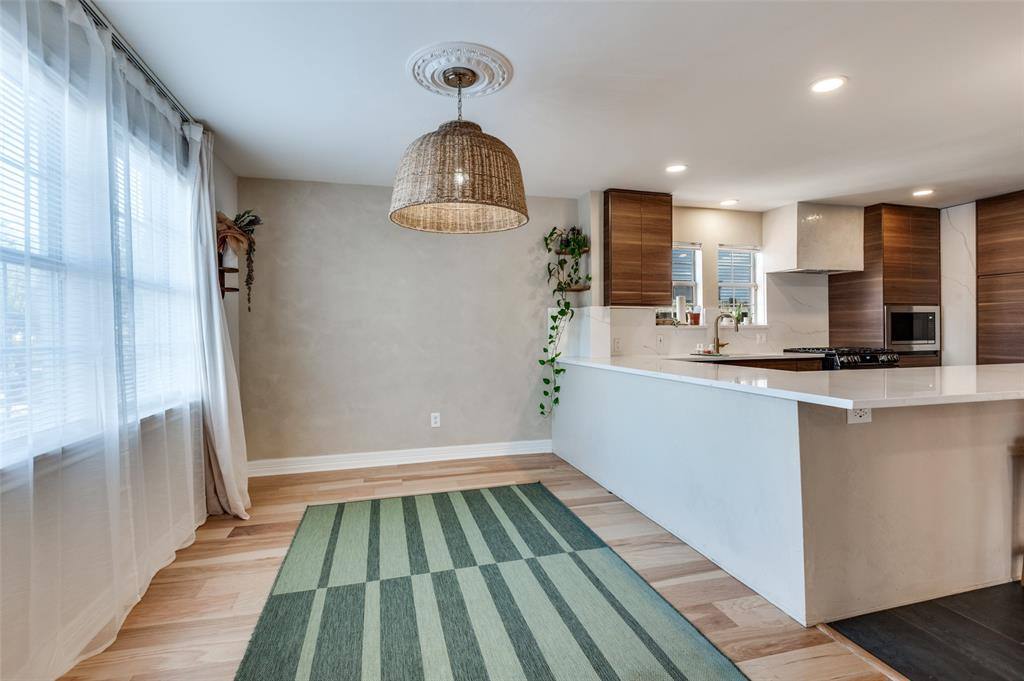 Apartment for rent at 1112 Kings Highway, Dallas, TX 75208