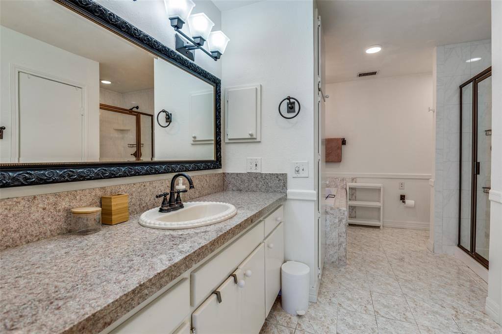 Apartment for rent at 1112 Kings Highway, Dallas, TX 75208