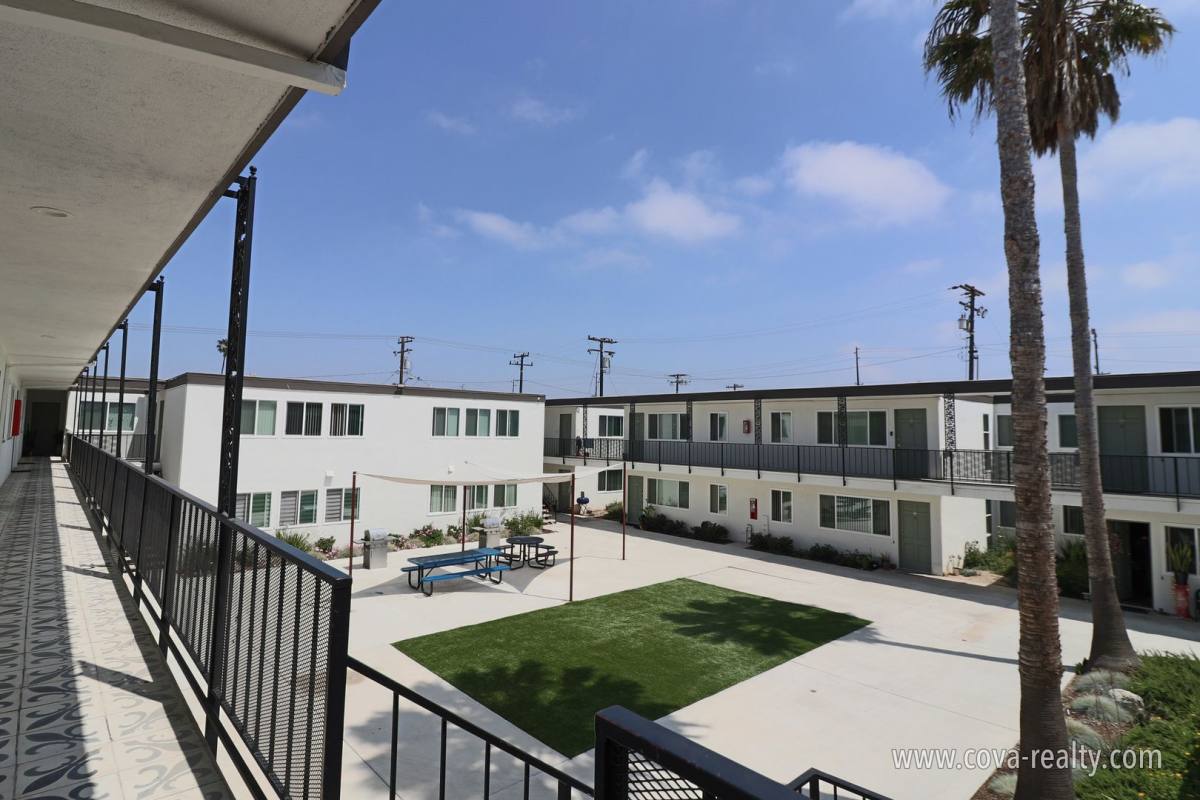 Apartment for rent at 1050 S J St, Oxnard, CA 93030