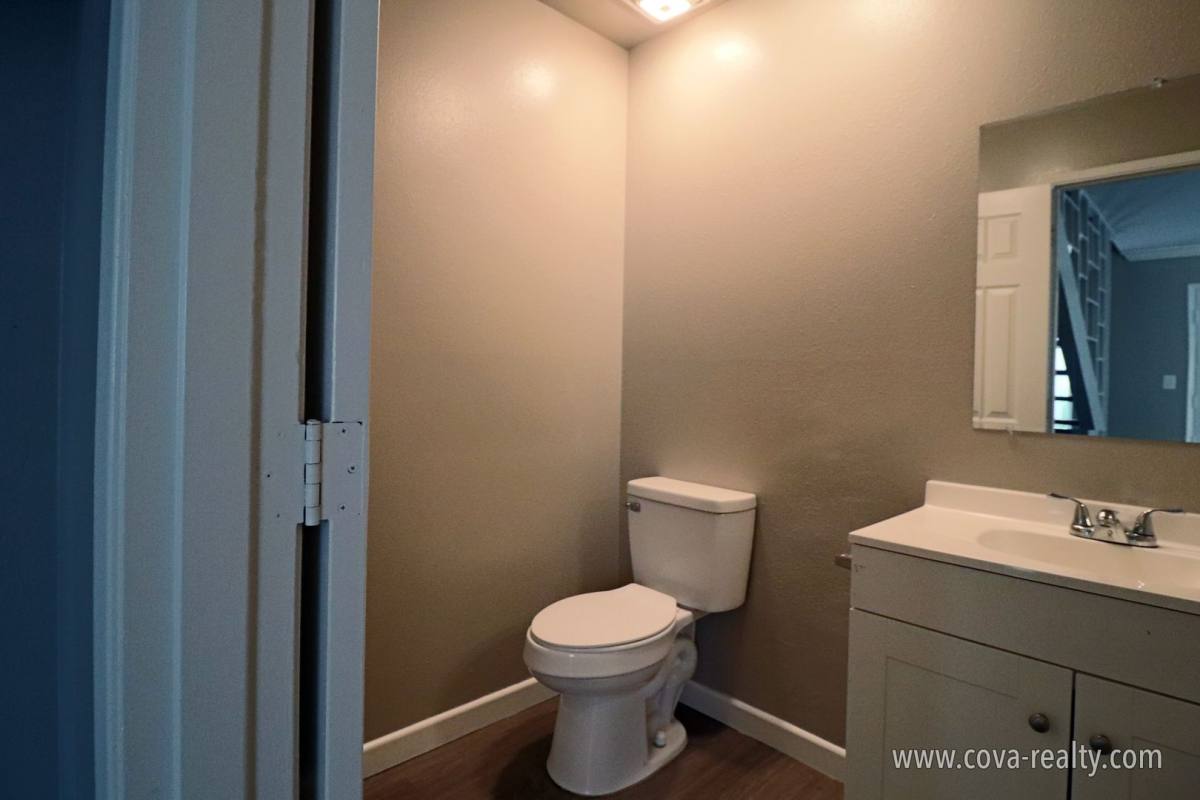 Apartment for rent at 1050 S J St, Oxnard, CA 93030