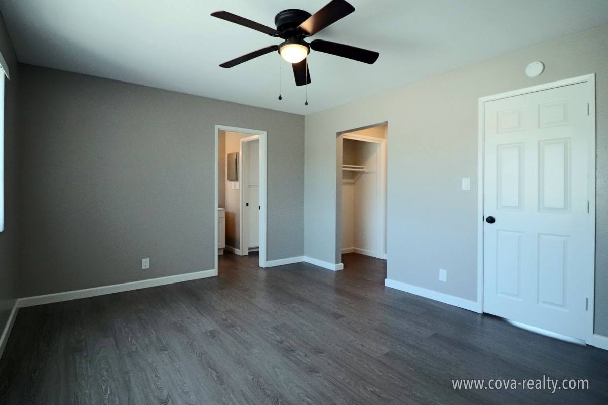 Apartment for rent at 1050 S J St, Oxnard, CA 93030