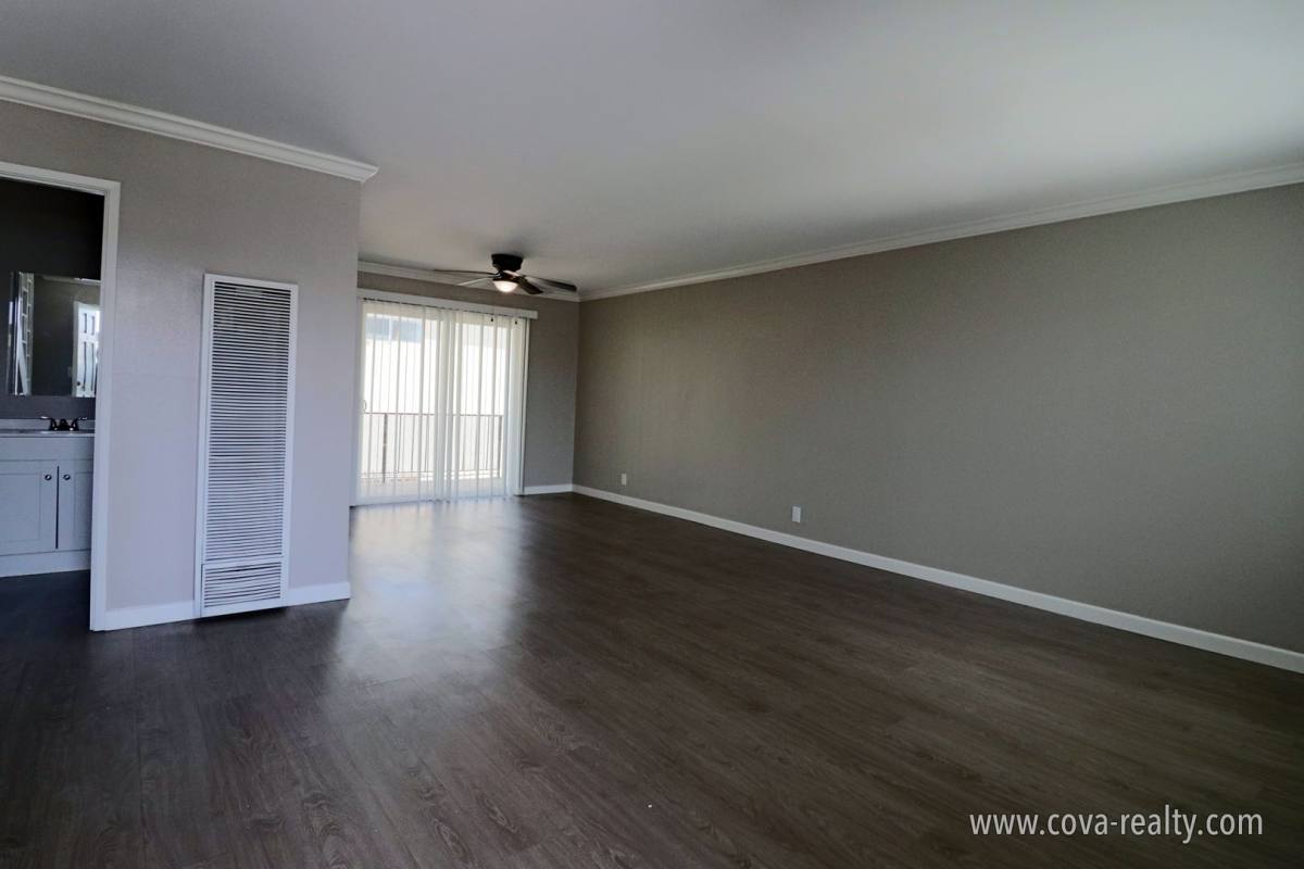 Apartment for rent at 1050 S J St, Oxnard, CA 93030
