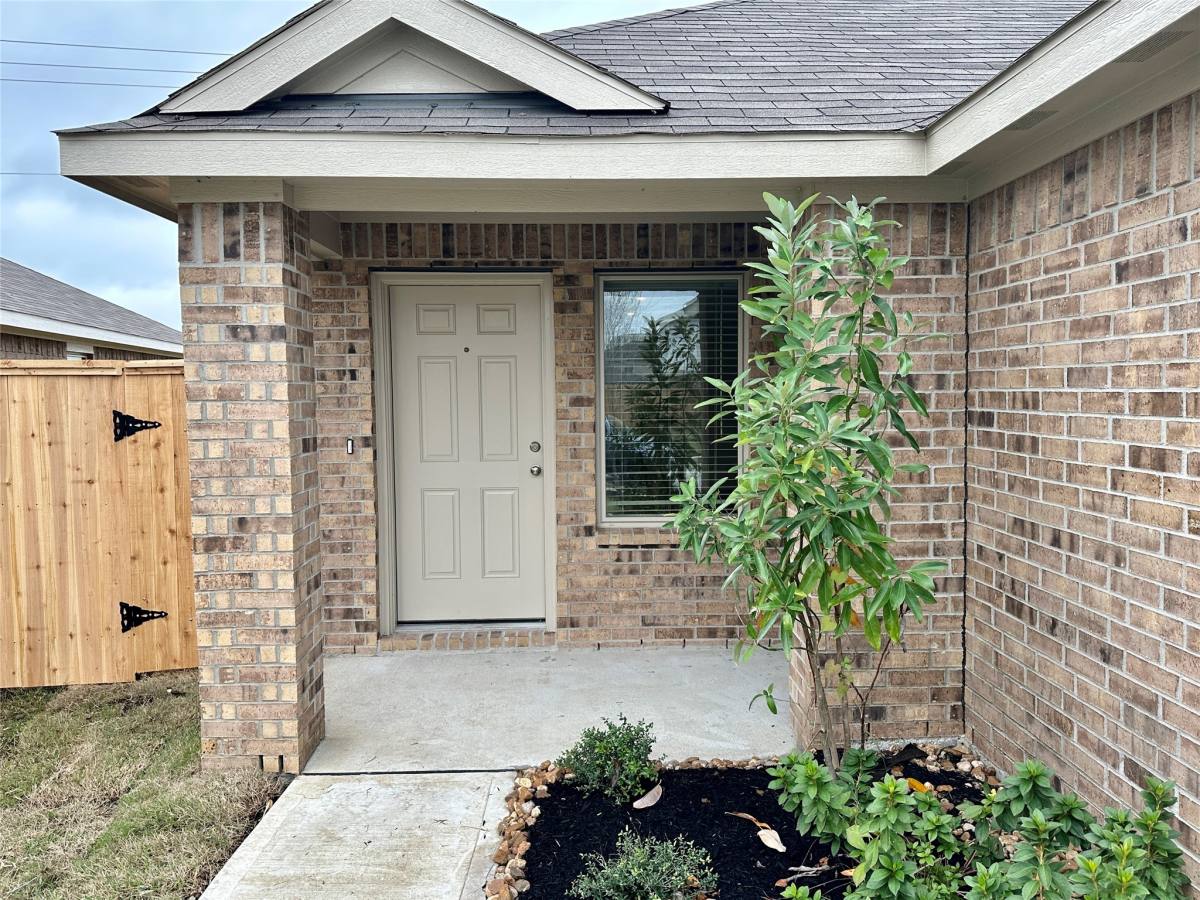Apartment for rent at 4130 Brazos Brook Trail, Baytown, TX 77521