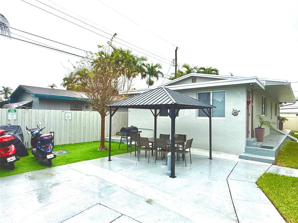 Apartment for rent at 720 NE 7th St #720-9, Hallandale, FL 33009