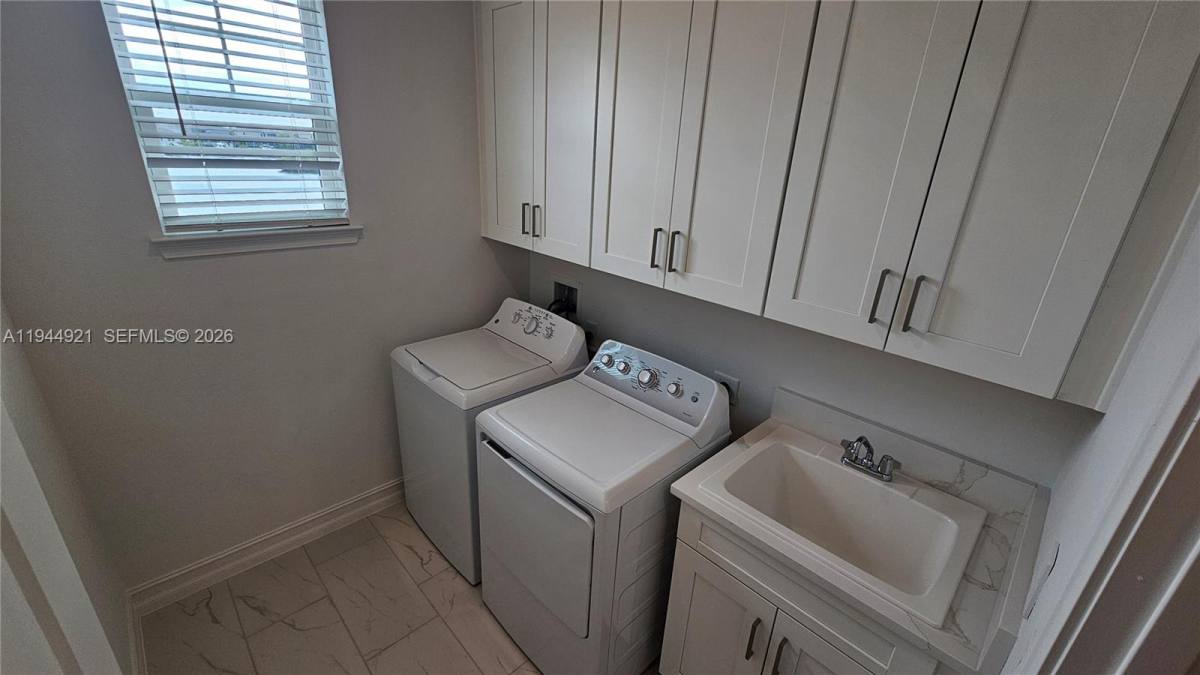 Apartment for rent at 1112 Seagrape Dr, Ruskin, FL 33570