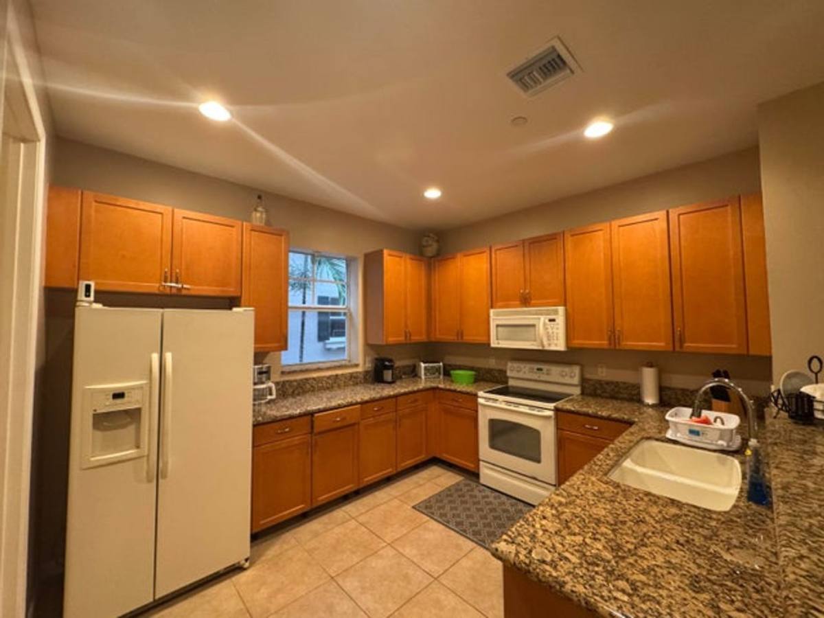 Townhouse for rent at 1033 NE 17th Way #604, Fort Lauderdale, FL 33304