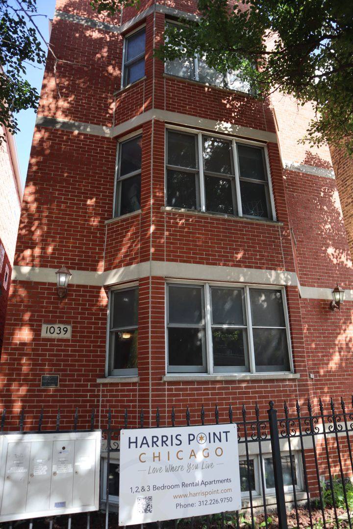 Apartment for rent at 1039 S Oakley Blvd, Chicago, IL 60612