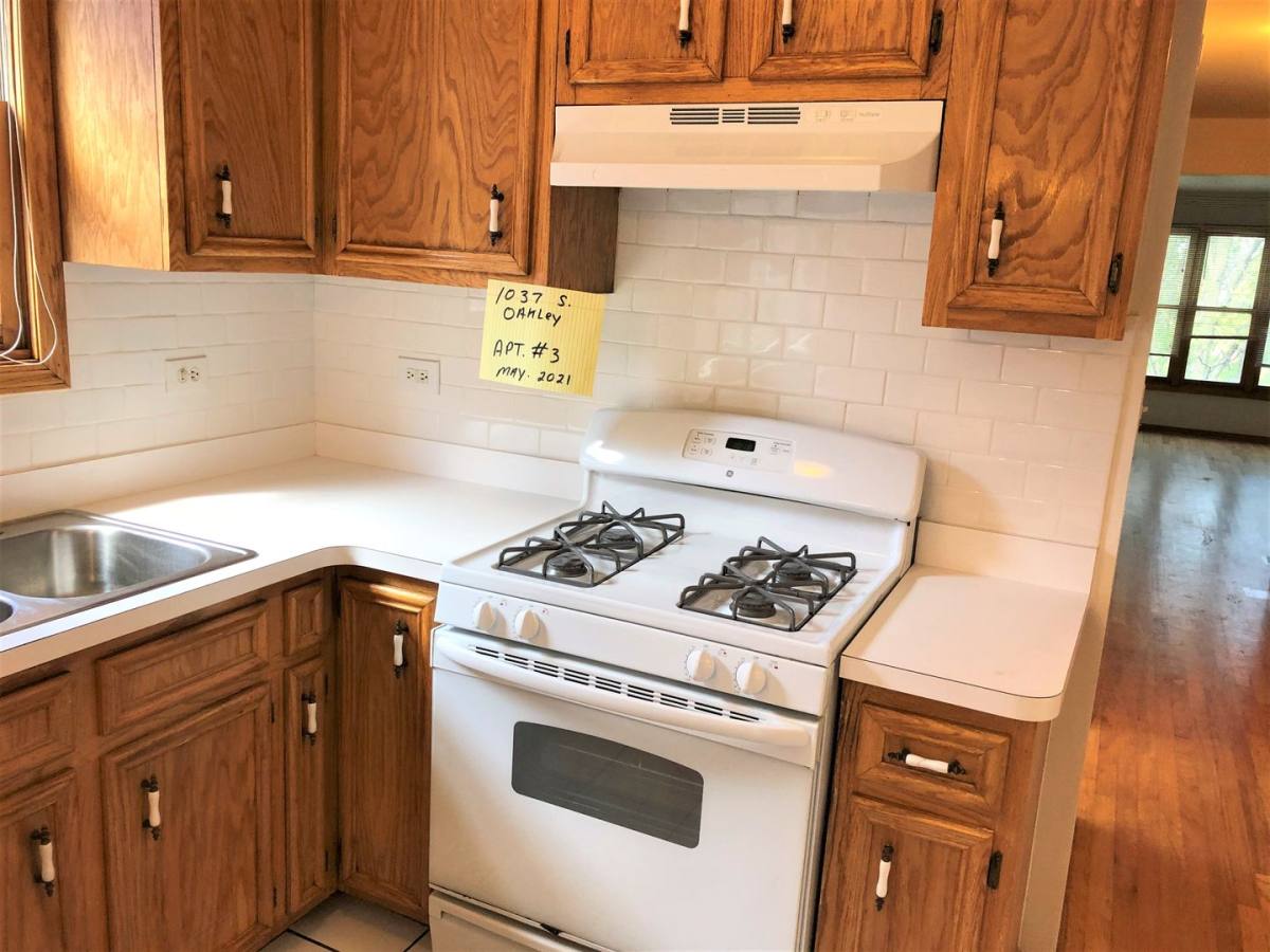 Apartment for rent at 1039 S Oakley Blvd, Chicago, IL 60612