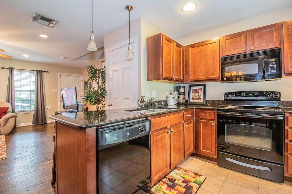 Condo for rent at 2824 Minert St, Dallas, TX 75219