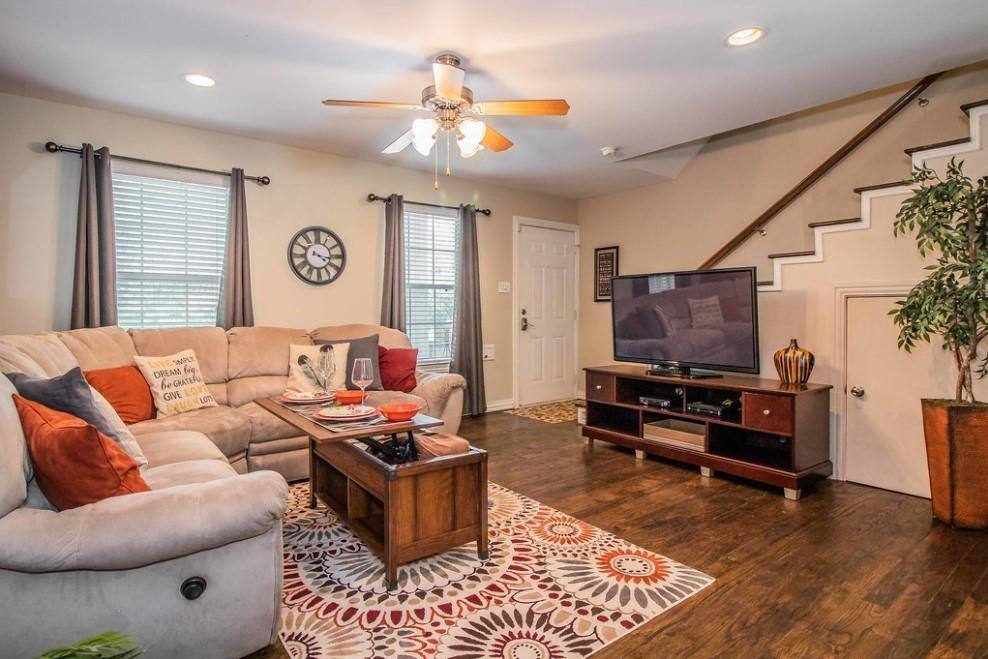 Condo for rent at 2824 Minert St, Dallas, TX 75219