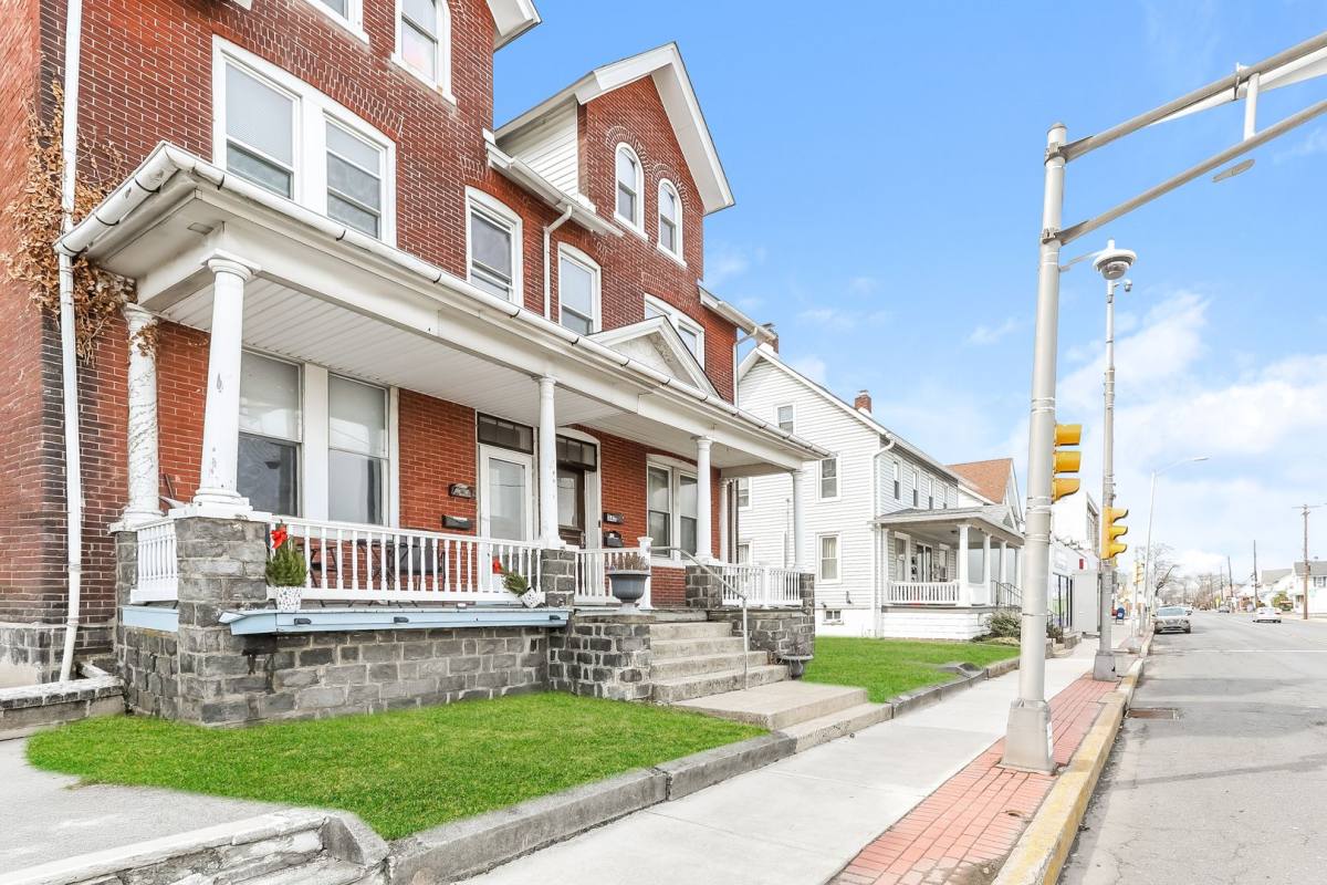 Apartment for rent at 340-342 W Broad St, Quakertown, PA 18951