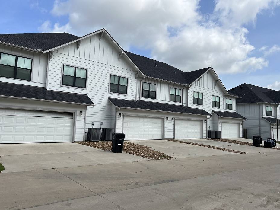 Townhouse for rent at 2106 Crescent Pointe Parkway, College Station, TX 77845