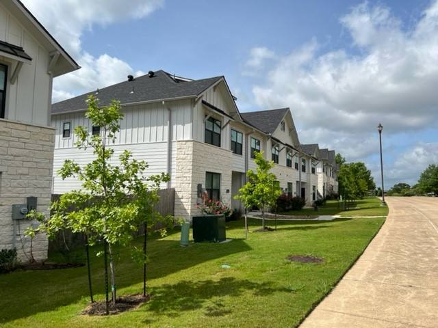 Townhouse for rent at 2106 Crescent Pointe Parkway, College Station, TX 77845