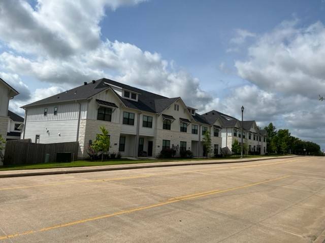 Townhouse for rent at 2106 Crescent Pointe Parkway, College Station, TX 77845
