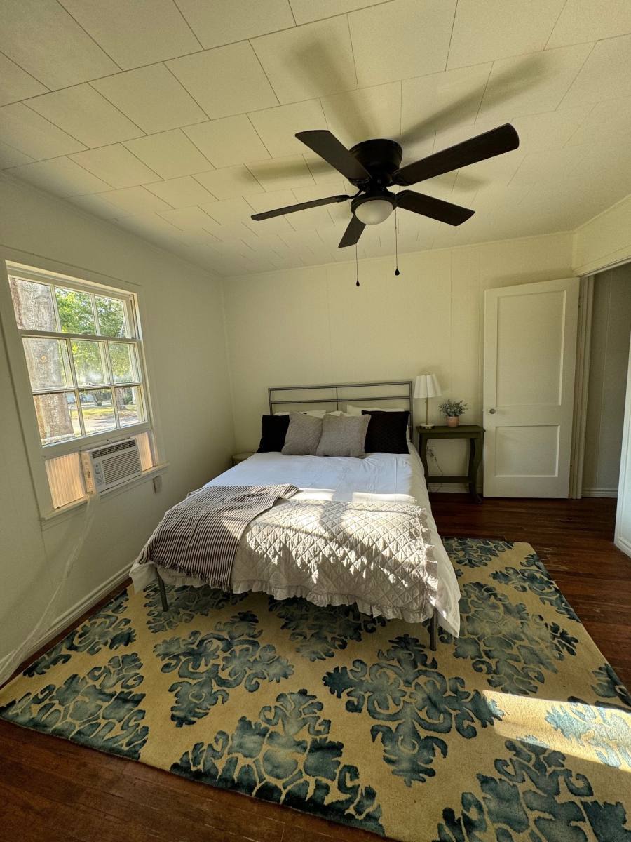 Apartment for rent at 1104 E Sycamore St, Navasota, TX 77868