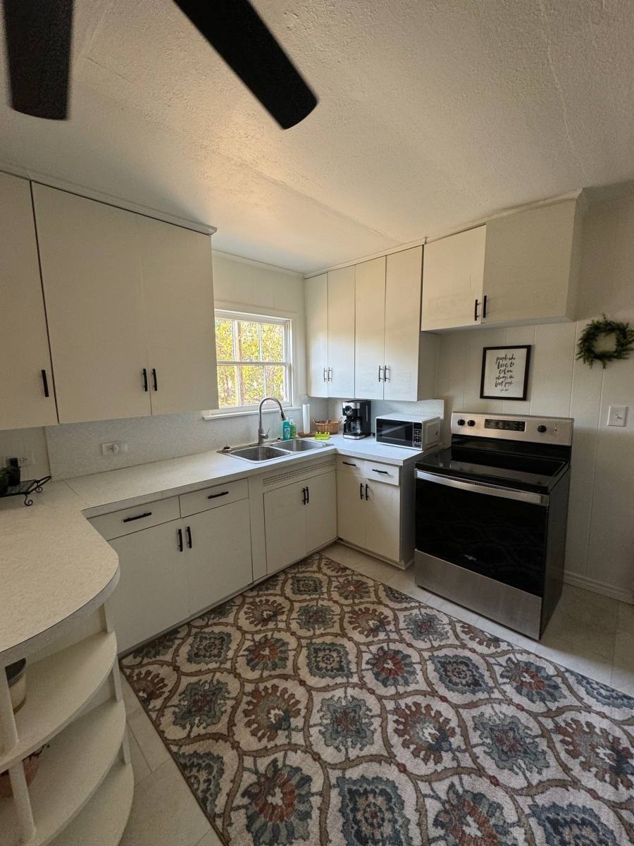 Apartment for rent at 1104 E Sycamore St, Navasota, TX 77868