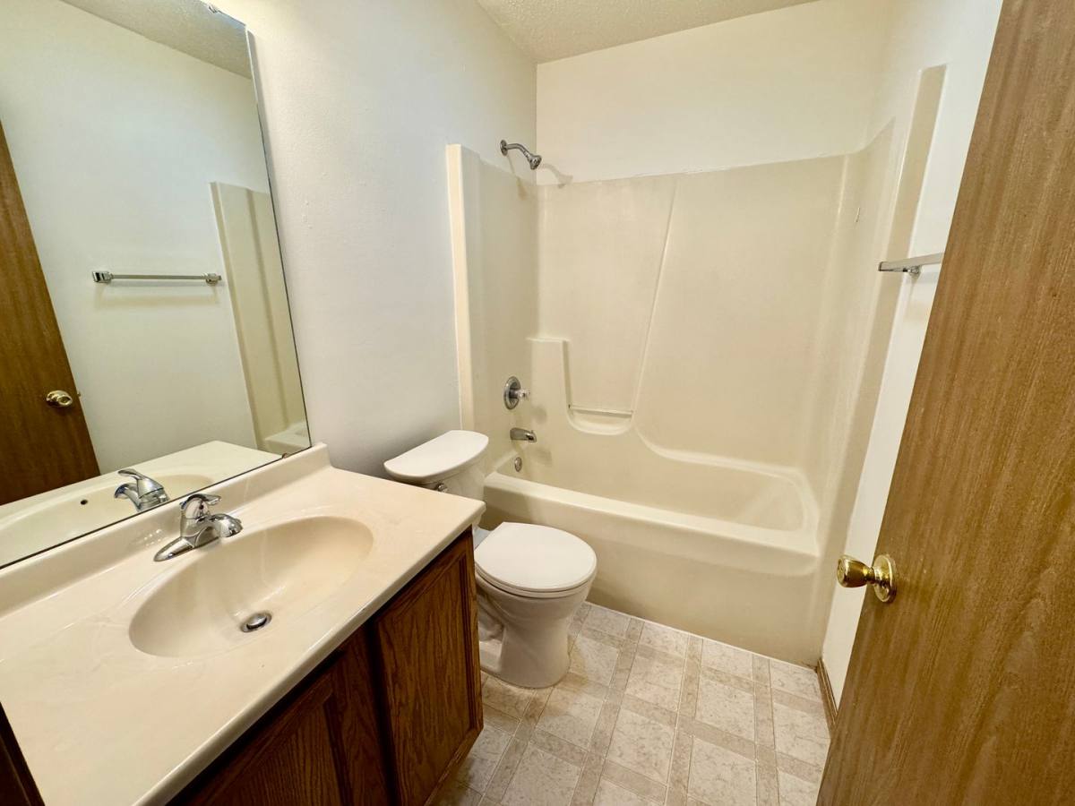 Apartment for rent at 1340 Holloway Dr, Plymouth, IN 46563