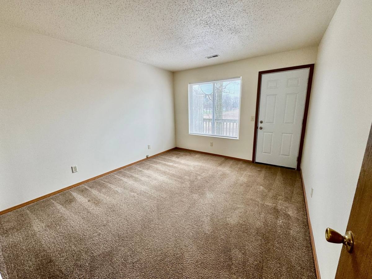 Apartment for rent at 1340 Holloway Dr, Plymouth, IN 46563