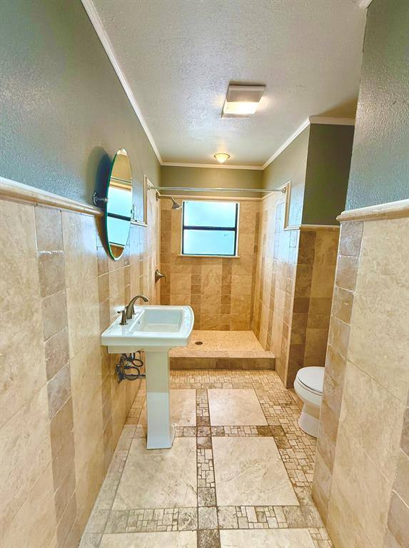 Apartment for rent at 4610 Sycamore St, Dallas, TX 75204