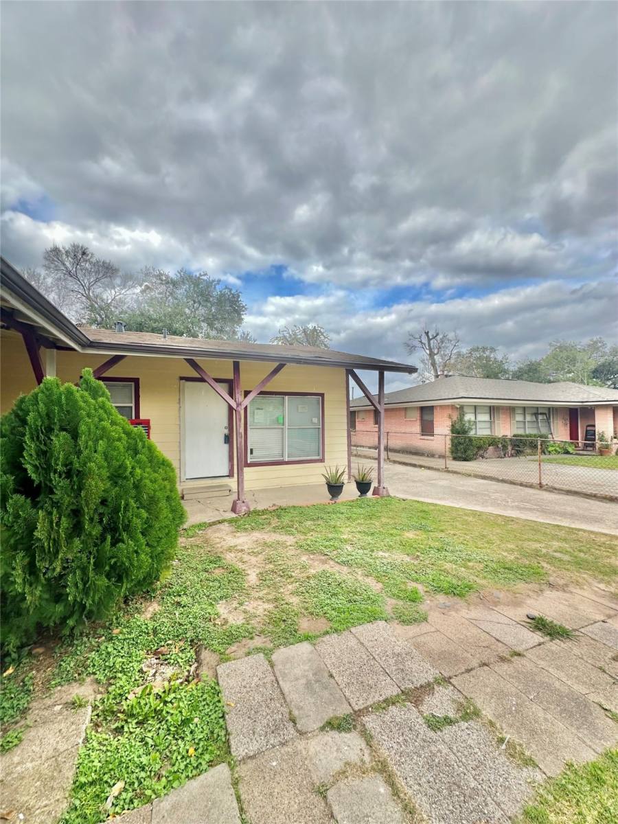 Apartment for rent at 8611 Findlay St, Houston, TX 77017