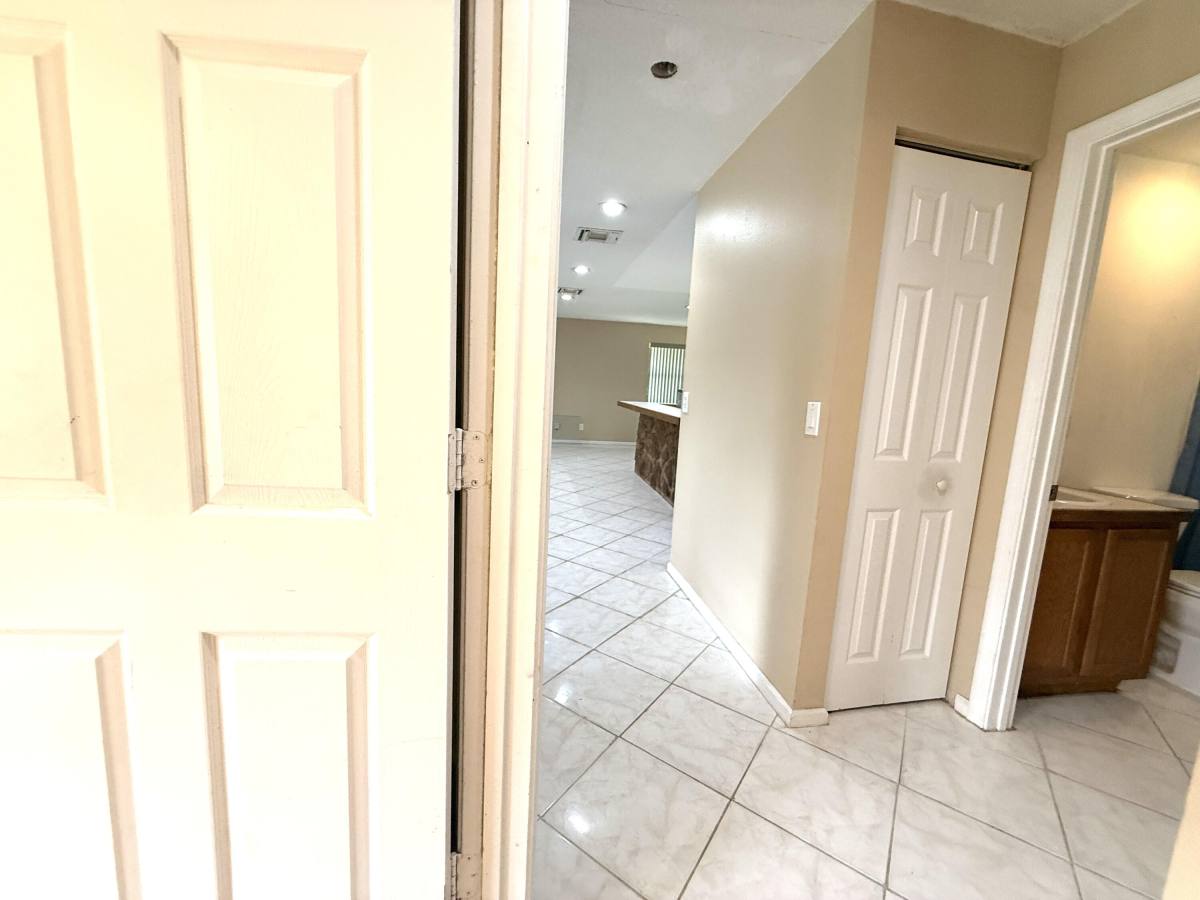 Apartment for rent at 16031 78th Rd N, Loxahatchee, FL 33470