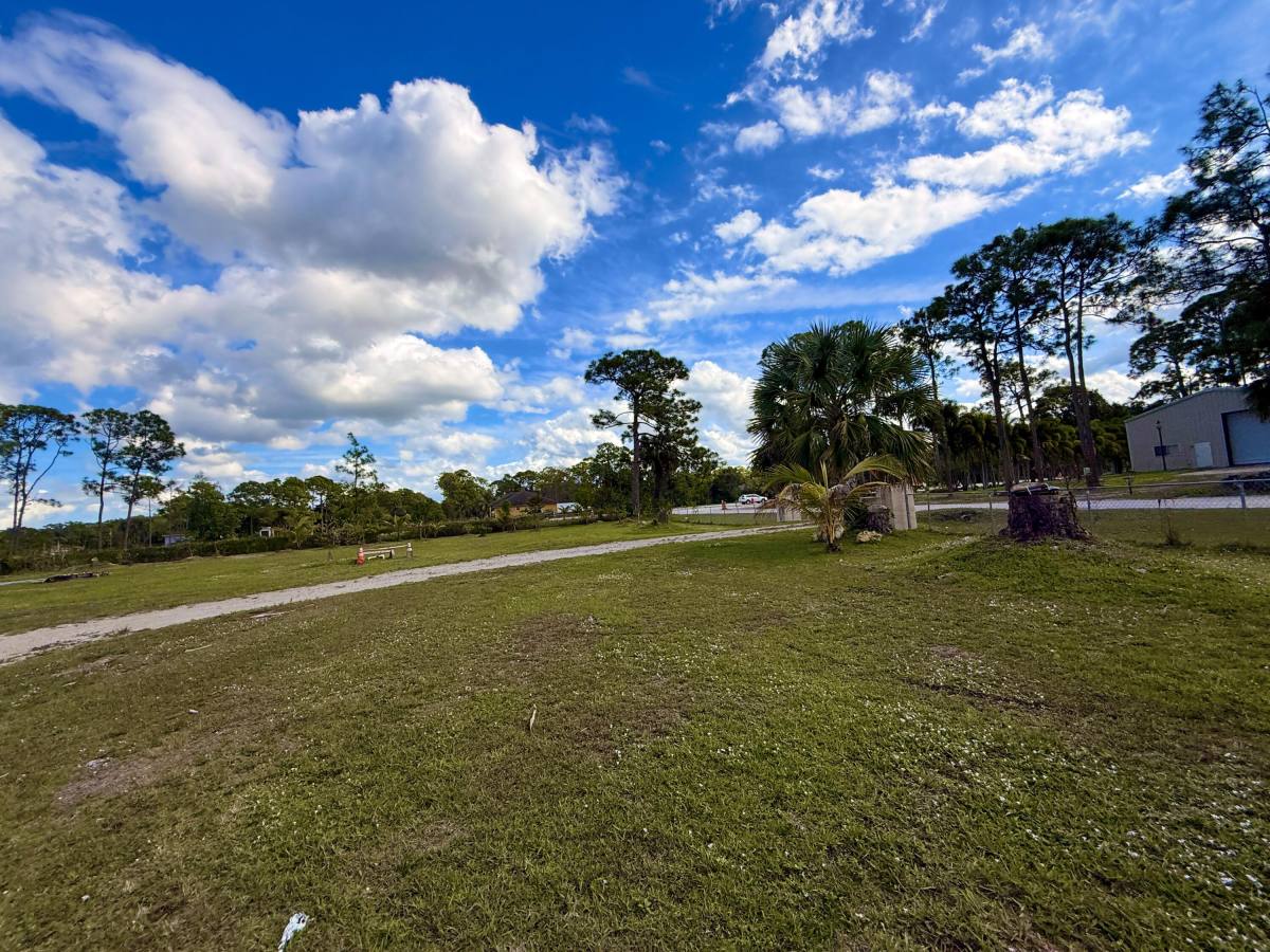 Apartment for rent at 16031 78th Rd N, Loxahatchee, FL 33470