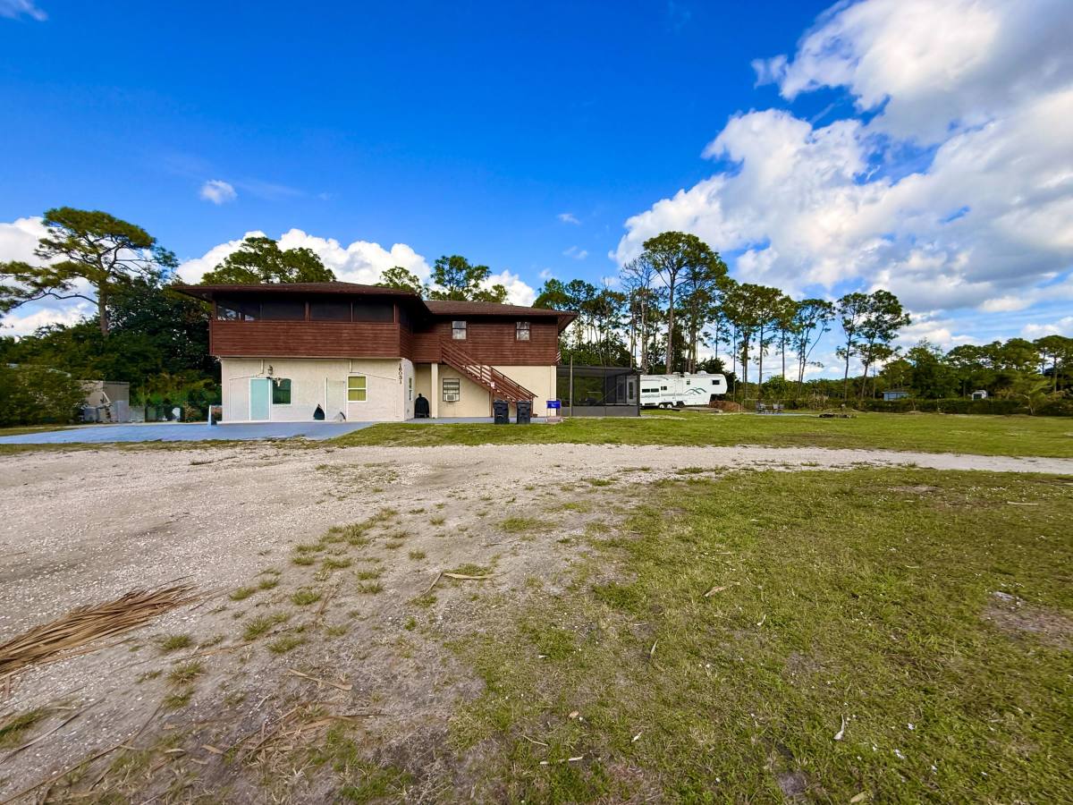 Apartment for rent at 16031 78th Rd N, Loxahatchee, FL 33470