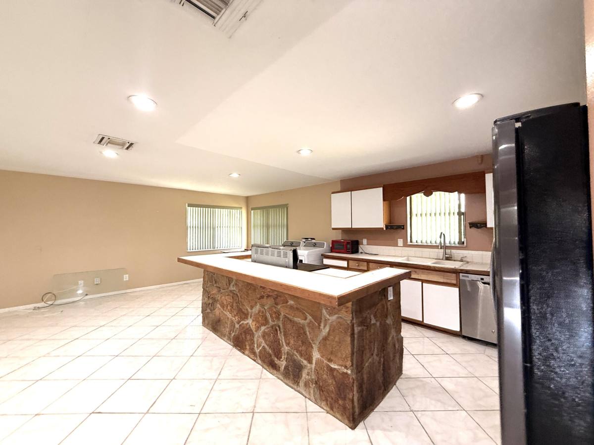 Apartment for rent at 16031 78th Rd N, Loxahatchee, FL 33470