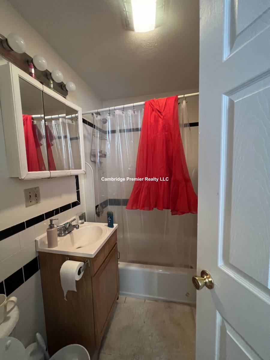 House for rent at 17 Pine St #1, Cambridge, MA 02139