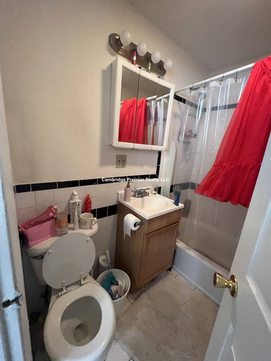 House for rent at 17 Pine St #1, Cambridge, MA 02139