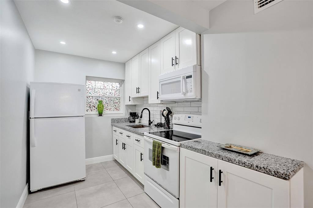 Apartment for rent at 901 SE 14th Court #901-3, Fort Lauderdale, FL 33316