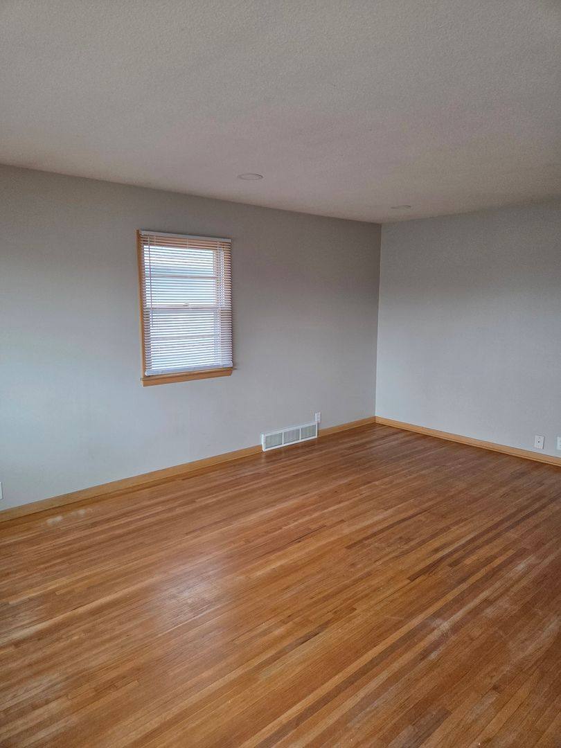 House for rent at 4844 Hickory St, Omaha, NE 68106