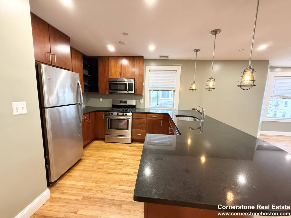 Apartment for rent at 31 Humphreys St #3, Dorchester, MA 02125