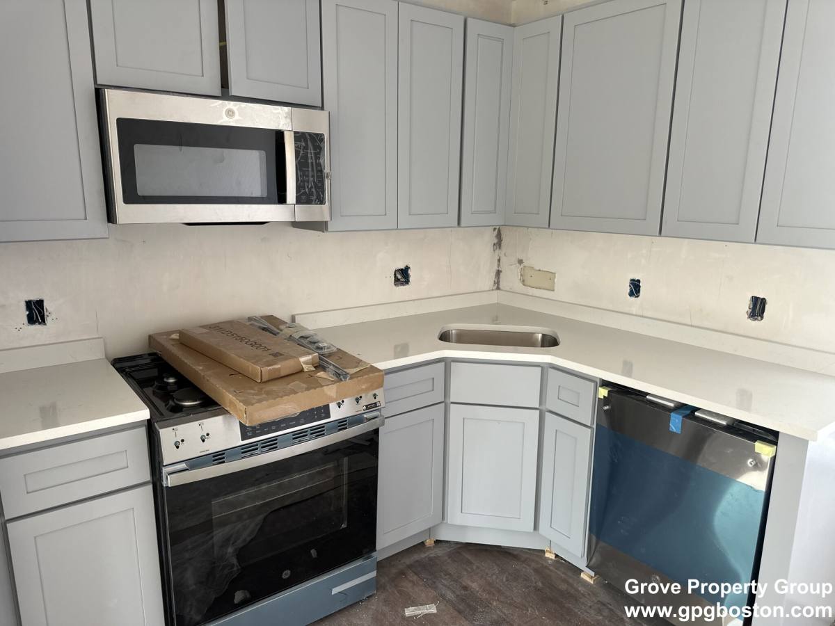 Apartment for rent at 10 Hunting #1, Cambridge, MA 02141