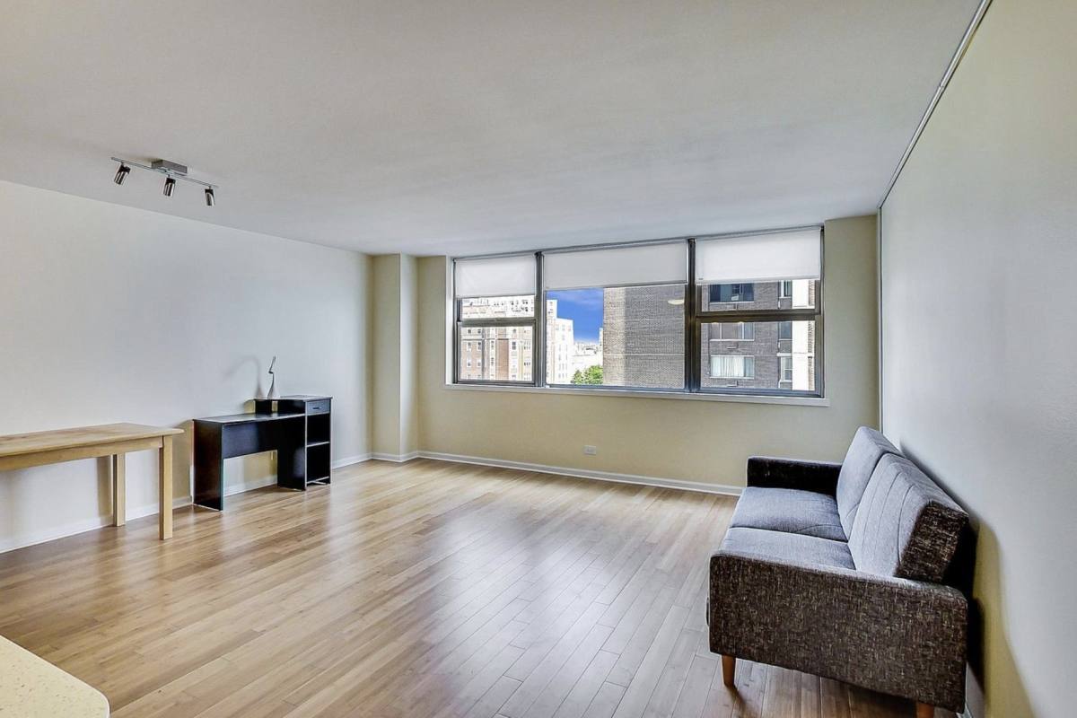 Condo for rent at 6301 N Sheridan #7C, Chicago, IL 60660