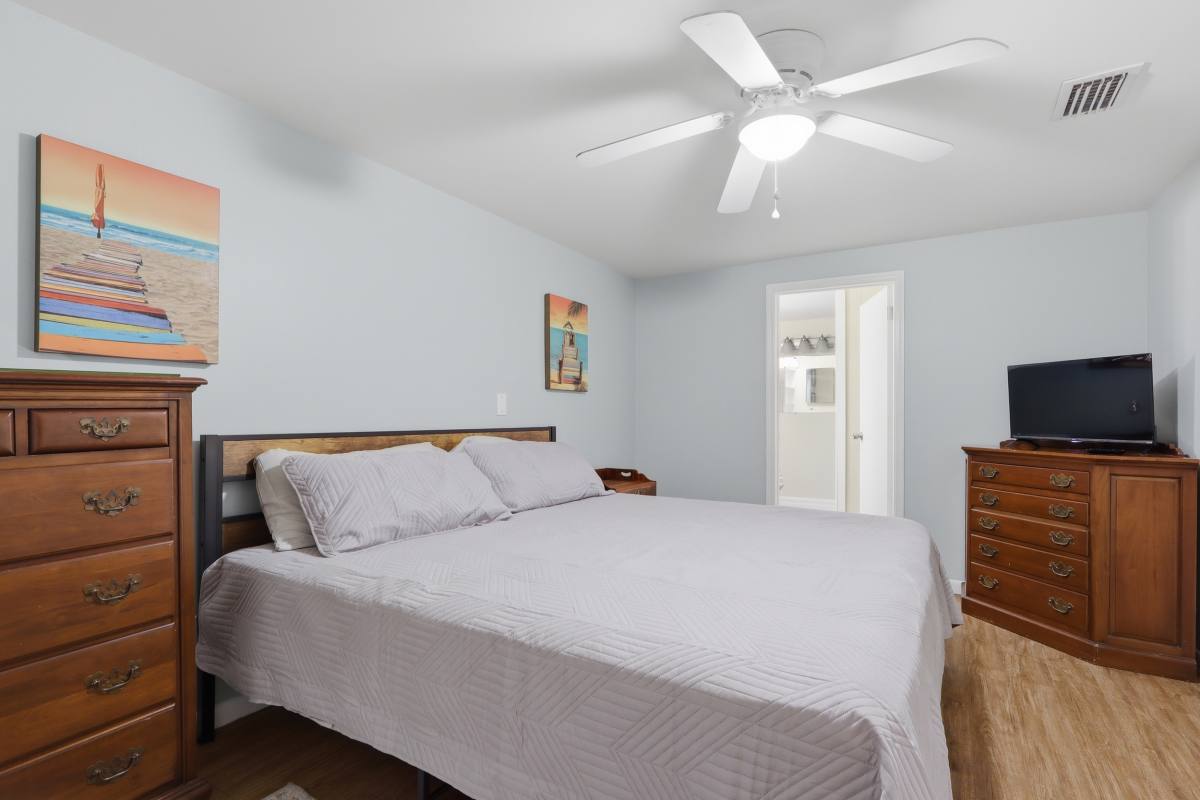 Apartment for rent at 587 Dixie Highway, Tarpon Springs, FL 34689