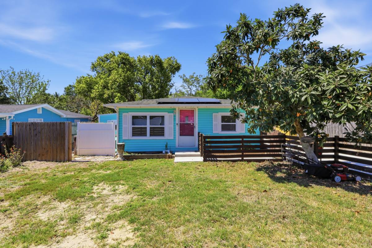 Apartment for rent at 587 Dixie Highway, Tarpon Springs, FL 34689