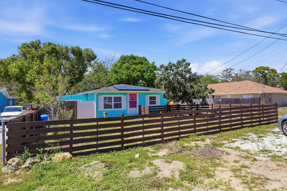 Apartment for rent at 587 Dixie Highway, Tarpon Springs, FL 34689