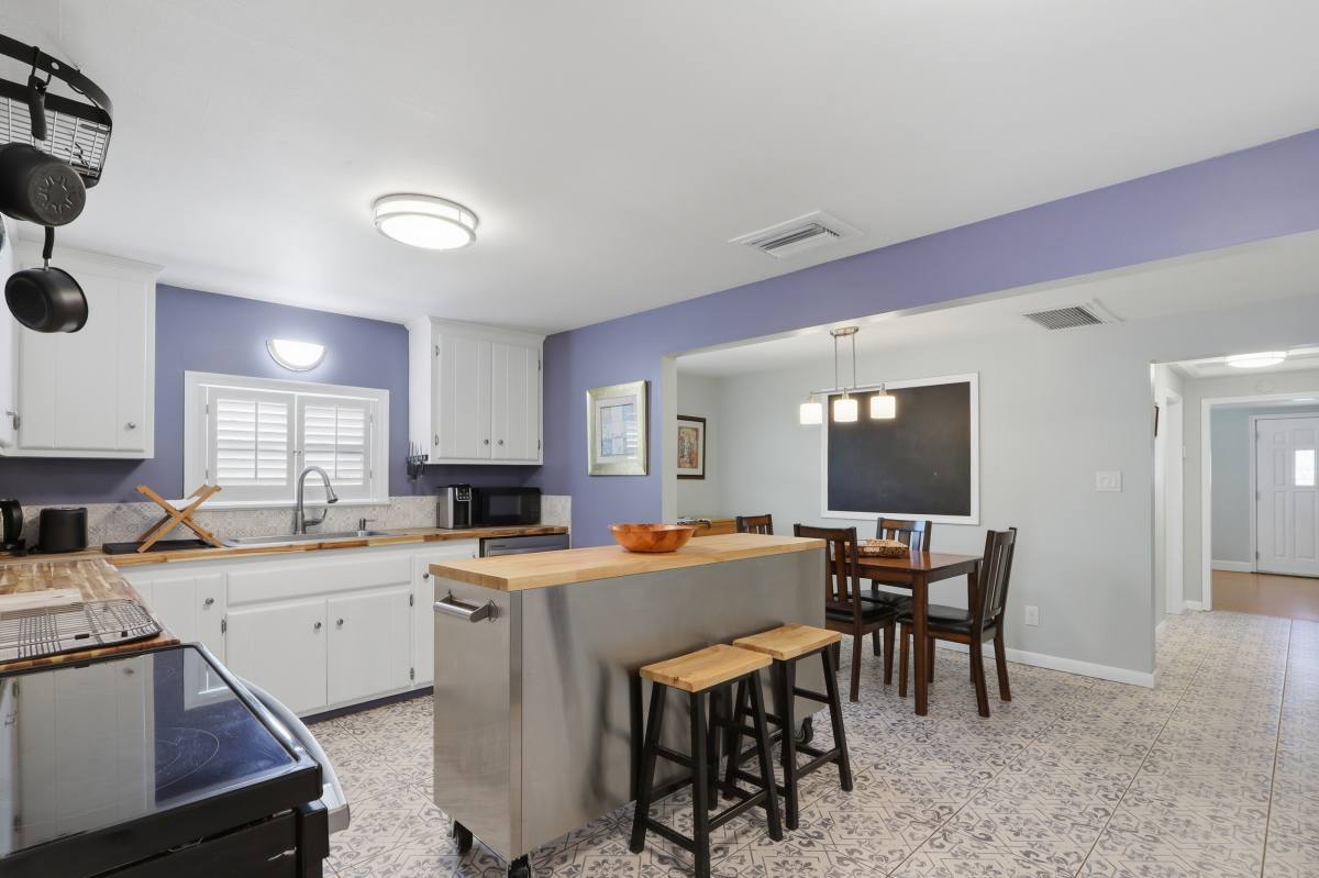 Apartment for rent at 587 Dixie Highway, Tarpon Springs, FL 34689