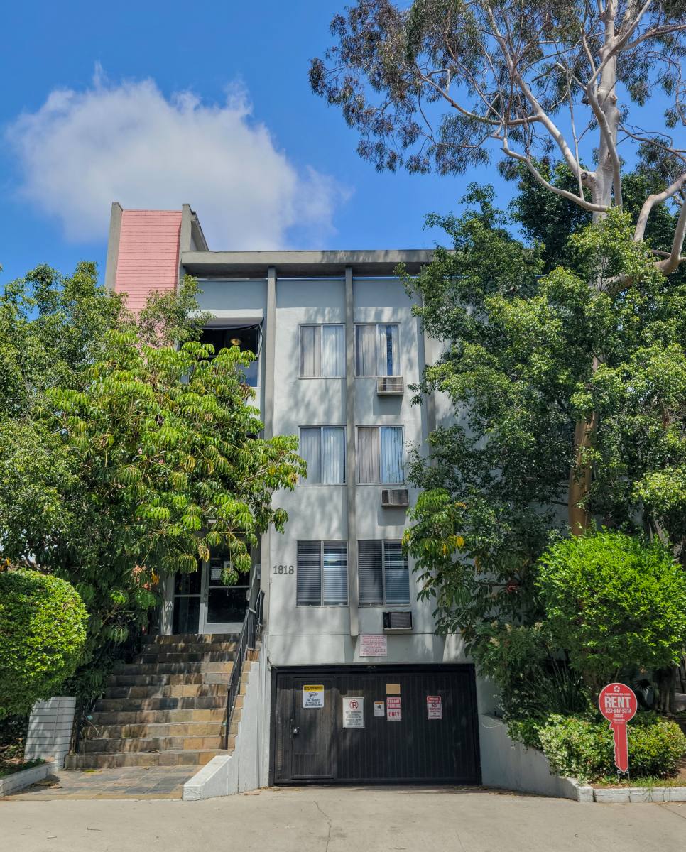 Apartment for rent at 1818 N New Hampshire Ave #204A, Los Angeles, CA 90027